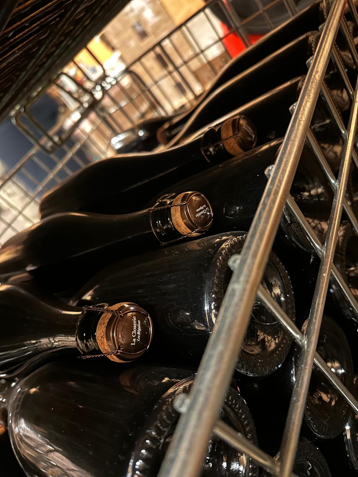 Flaschen Champagne La Closerie Les Béguines im Gitterbox-Lager