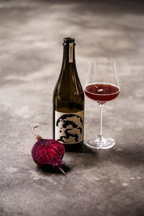 Leiner Field Blends Kombucha Ferment Ruby Beet mit Glas