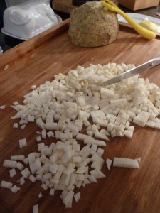 kikok_huhn_mit_gorgonzola_1 Sellerie in kleine Würfel schneiden.