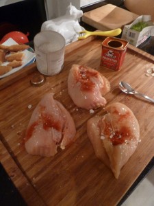kikok_huhn_mit_gorgonzola_14 Hühnerfilets mit Salz und Pimenton einreiben.