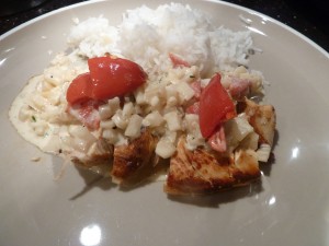 kikok_huhn_mit_gorgonzola_17 Das Fleisch mit der Sauce und Reis anrichten.