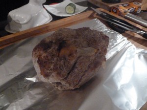 schweinebraten_5 Das Fleisch in Alufolie warm halten...