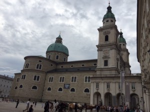 Weinminister_bezieht_neues_Anwesen_1