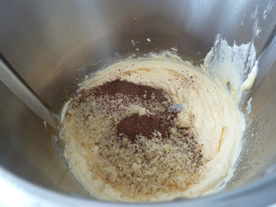 Schokoladen-Mandelkuchen - Unterwegs mit Weine &amp; Feinkost