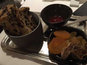 Aan_Tafel_Bij_Luc_Bellings_Hasselt_Belgien_10